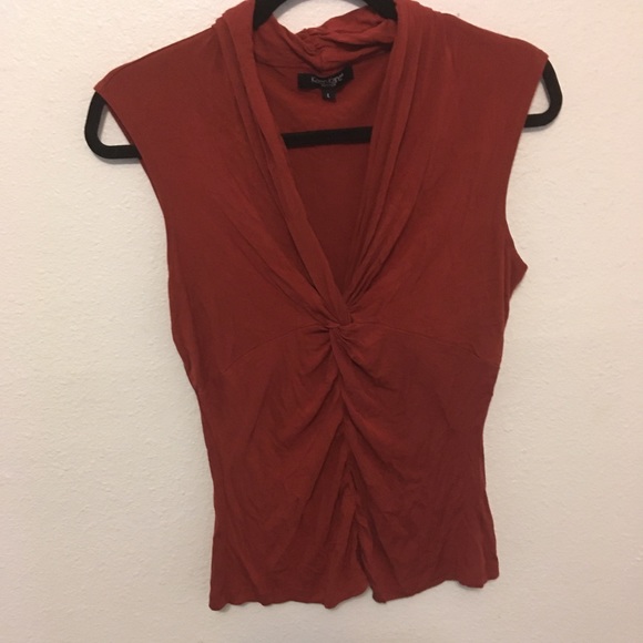 Red low cut shirt - Picture 1 of 1